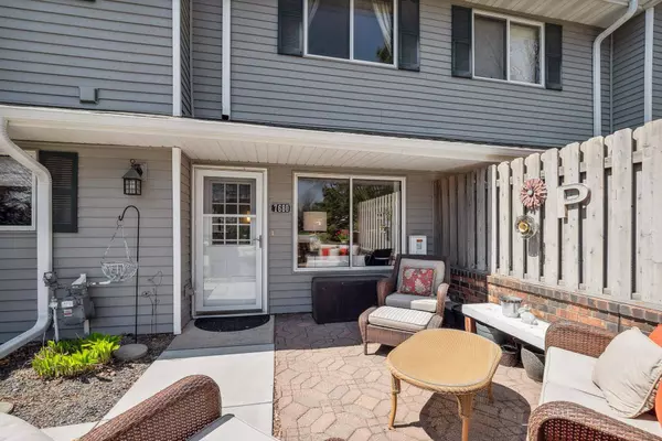 7680 13th ST N, Oakdale, MN 55128