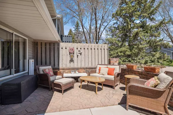 7680 13th ST N, Oakdale, MN 55128