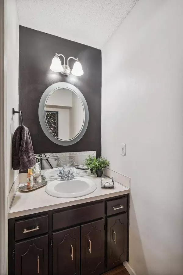 7680 13th ST N, Oakdale, MN 55128