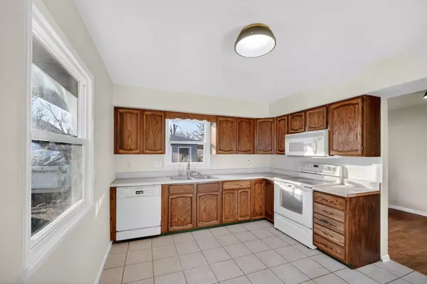 4128 E 27th Street, Des Moines, IA 50317