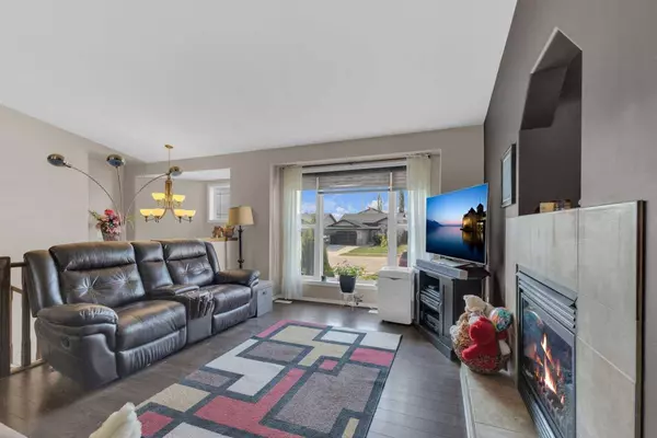 34 Eastpointe DR, Blackfalds, AB T4M 0G6