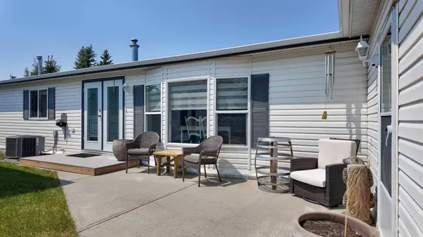 2344 Danielle DR, Red Deer, AB T4R 2Z8