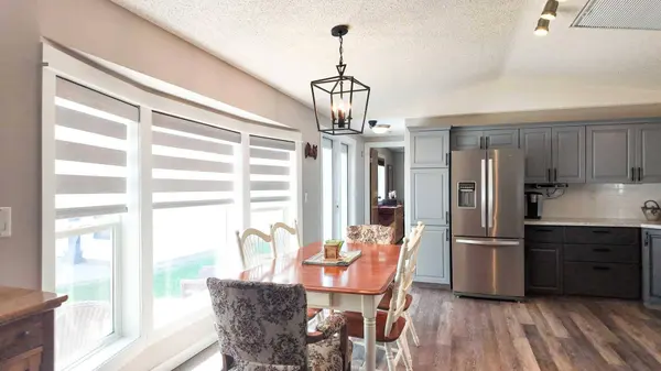 2344 Danielle DR, Red Deer, AB T4R 2Z8