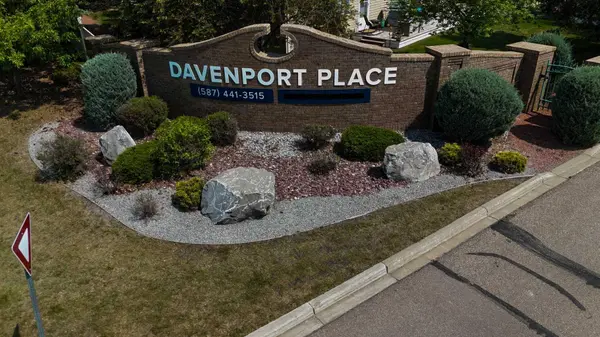 2344 Danielle DR, Red Deer, AB T4R 2Z8