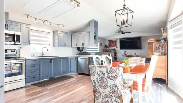 2344 Danielle DR, Red Deer, AB T4R 2Z8