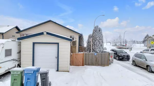 230 Kendrew DR, Red Deer, AB T4P 3Z1