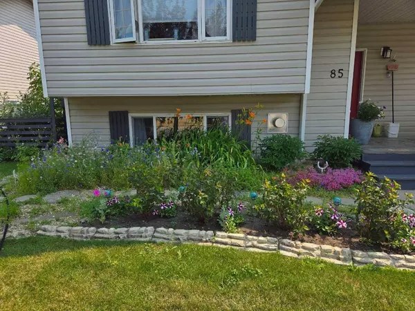 85 Kendrew DR, Red Deer, AB T4P 3Z1