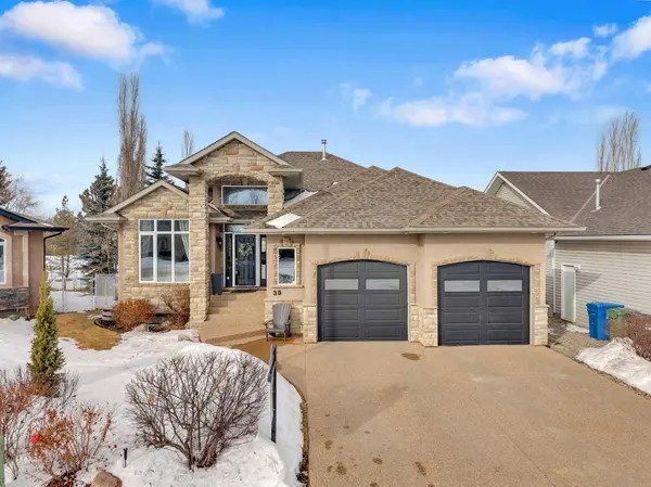 30 Law Close, Red Deer, AB T4R 3K2
