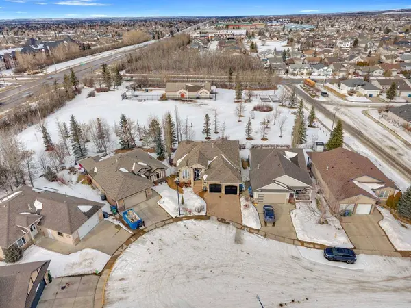 30 Law Close, Red Deer, AB T4R 3K2