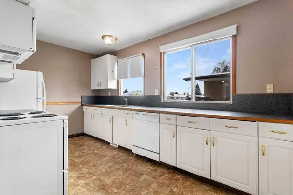 38 Ogden AVE, Red Deer, AB T4N 5B1