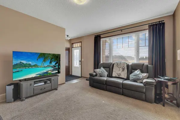 14 Crossley ST, Red Deer, AB T4P 0G4