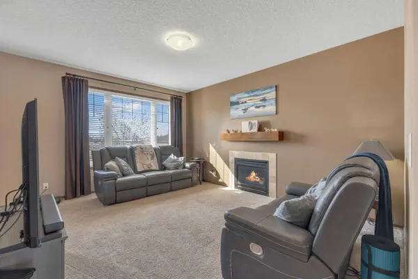 14 Crossley ST, Red Deer, AB T4P 0G4