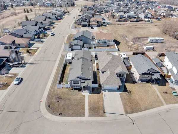4803 53 Boulevard Close, Innisfail, AB T4G 0B8