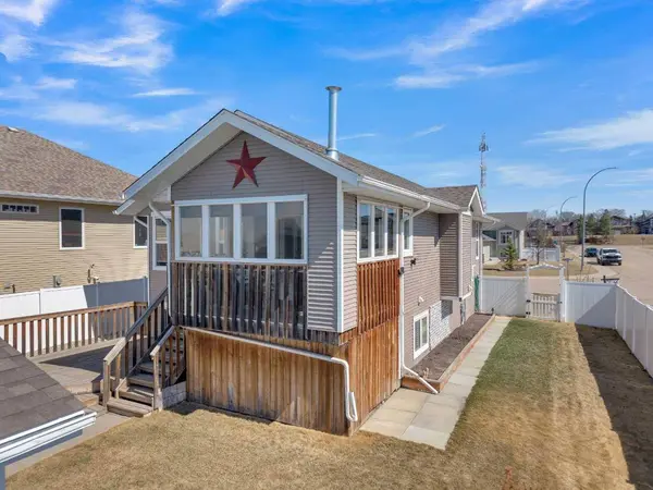 4803 53 Boulevard Close, Innisfail, AB T4G 0B8