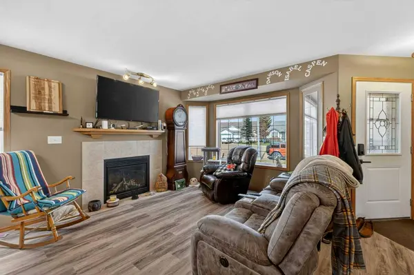 4366 54A Avenue Close, Innisfail, AB T4G 1X5