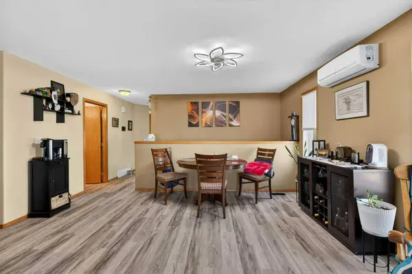 4366 54A Avenue Close, Innisfail, AB T4G 1X5