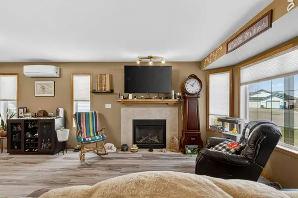 4366 54A Avenue Close, Innisfail, AB T4G 1X5