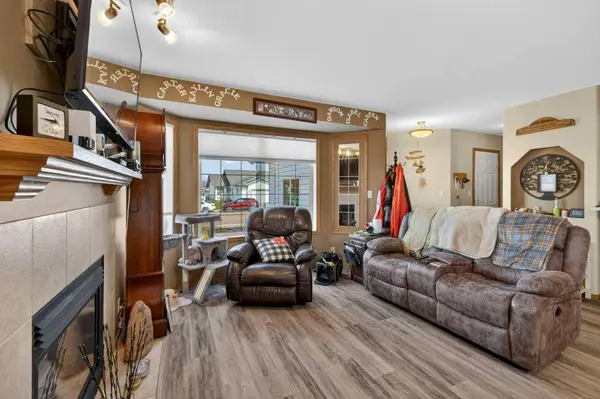 4366 54A Avenue Close, Innisfail, AB T4G 1X5