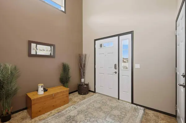 182 Robinson AVE, Penhold, AB T0M 1R0
