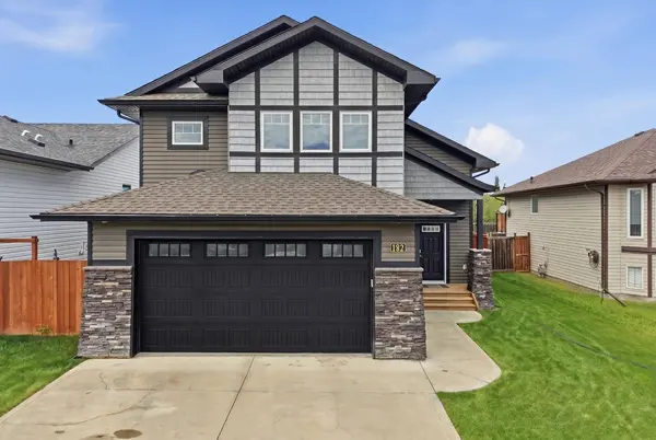 182 Robinson AVE, Penhold, AB T0M 1R0