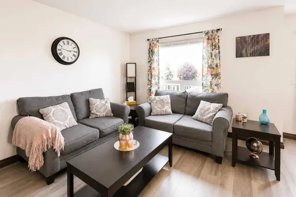 44 Carlson PL, Red Deer, AB T4P 0M3