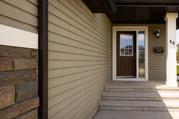 44 Carlson PL, Red Deer, AB T4P 0M3