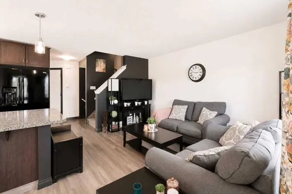 44 Carlson PL, Red Deer, AB T4P 0M3