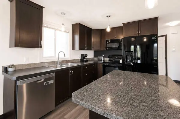 44 Carlson PL, Red Deer, AB T4P 0M3