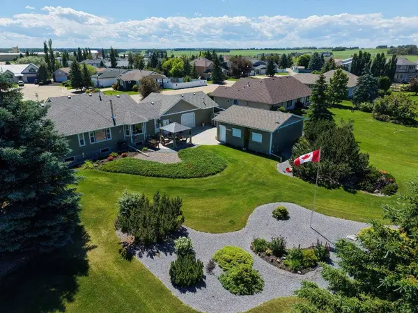 6026 47 ST, Innisfail, AB T4G 1L3