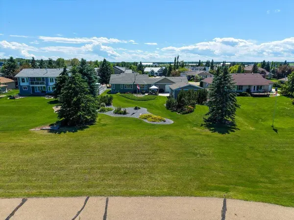 6026 47 ST, Innisfail, AB T4G 1L3