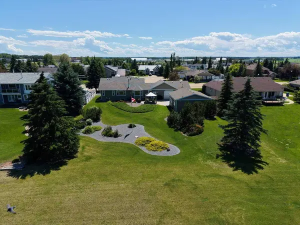 6026 47 ST, Innisfail, AB T4G 1L3