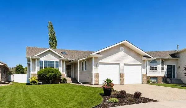 46 Lord Close, Red Deer, AB T4R 2R8