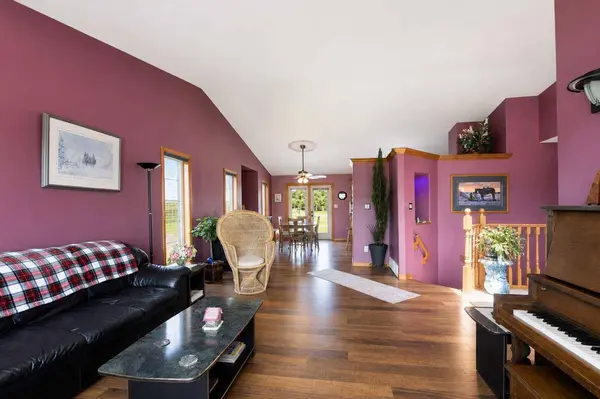 46 Lord Close, Red Deer, AB T4R 2R8