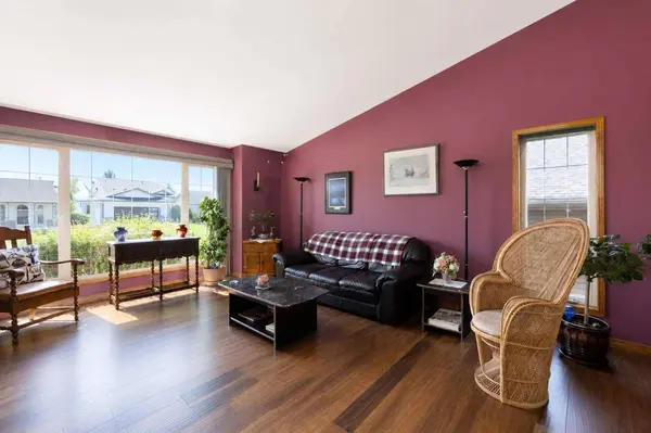 46 Lord Close, Red Deer, AB T4R 2R8