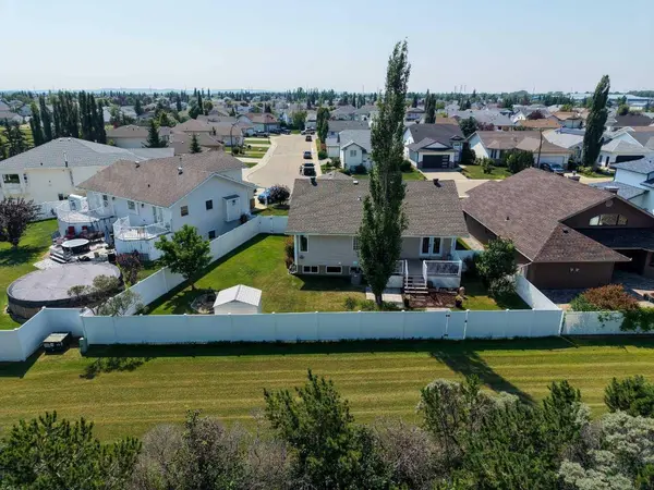 46 Lord Close, Red Deer, AB T4R 2R8