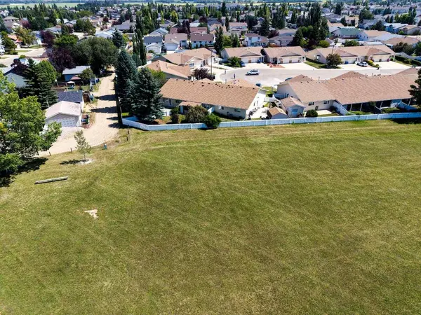 28 Dale Close, Red Deer, AB T4R 2L4