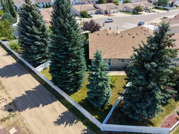 28 Dale Close, Red Deer, AB T4R 2L4