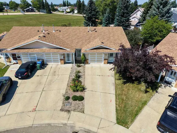 28 Dale Close, Red Deer, AB T4R 2L4