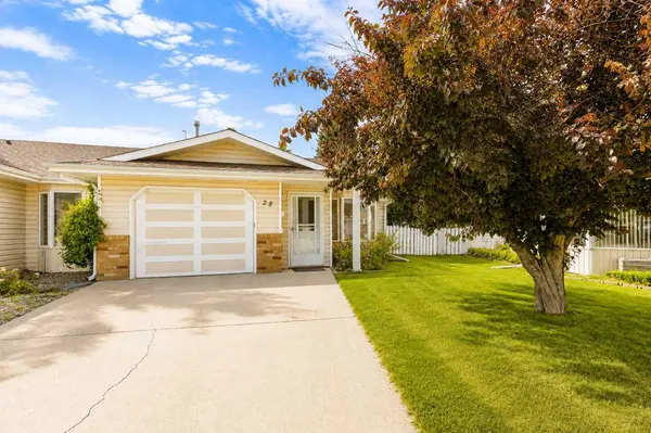 28 Dale Close, Red Deer, AB T4R 2L4