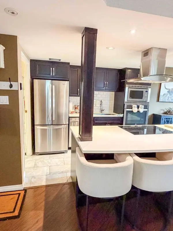 1304 15 AVE SW #220, Calgary, AB T3C 0X7