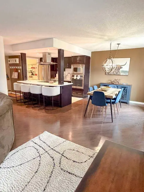 1304 15 AVE SW #220, Calgary, AB T3C 0X7