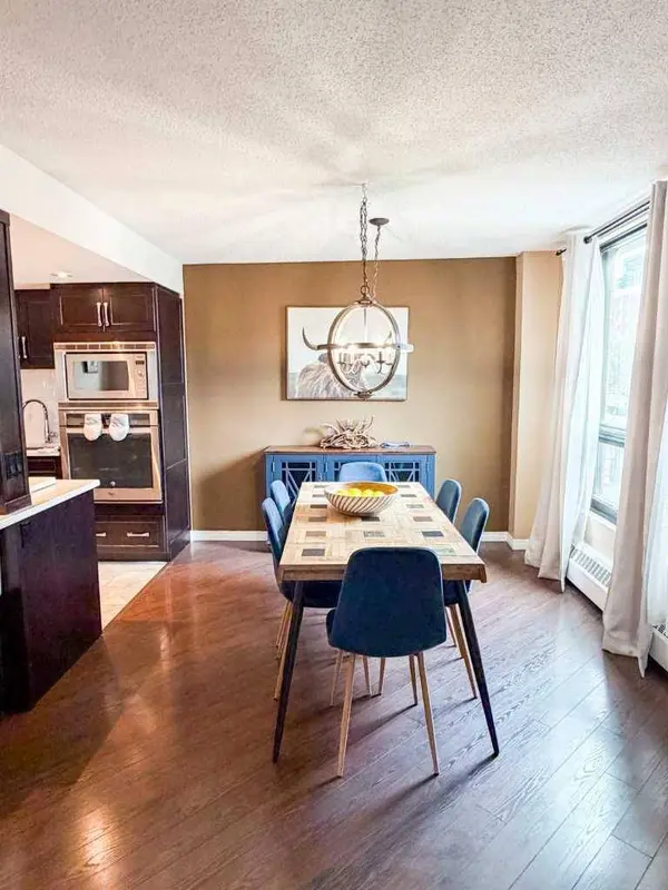 1304 15 AVE SW #220, Calgary, AB T3C 0X7