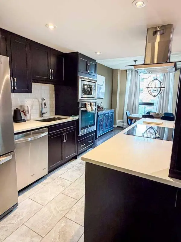 1304 15 AVE SW #220, Calgary, AB T3C 0X7