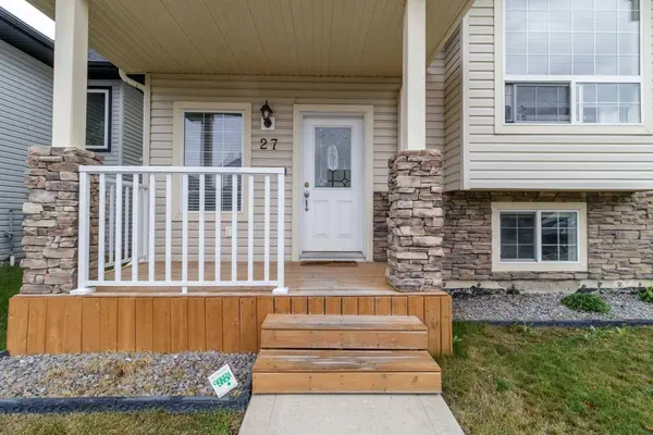 27 Vickers Close, Red Deer, AB T4R 0E6