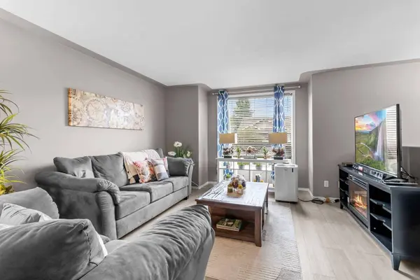 27 Vickers Close, Red Deer, AB T4R 0E6