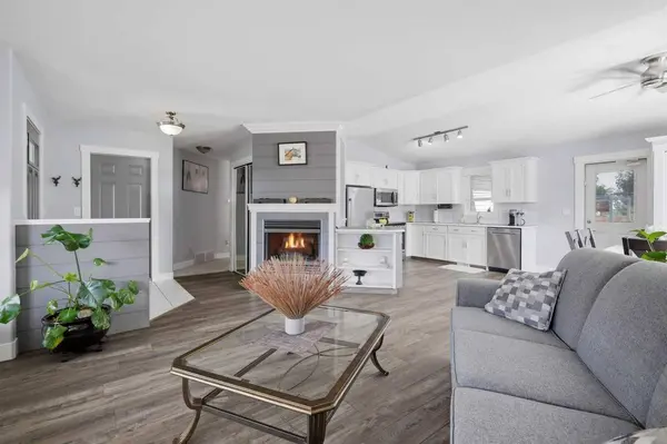 35 Heenan CRES, Sylvan Lake, AB T4S 1Z8
