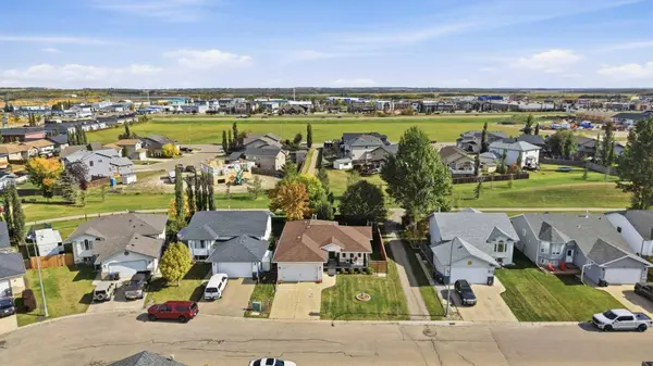 35 Heenan CRES, Sylvan Lake, AB T4S 1Z8