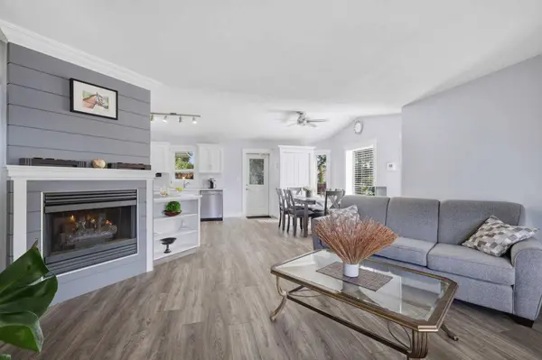 35 Heenan CRES, Sylvan Lake, AB T4S 1Z8