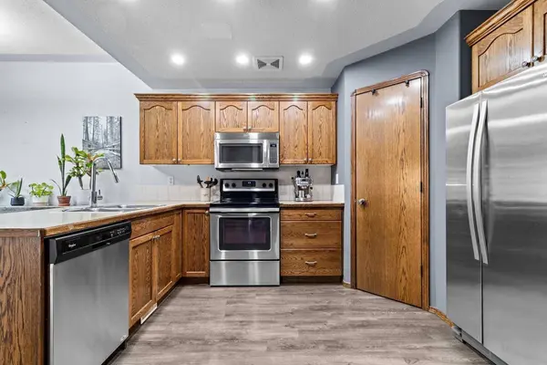 303 Addington DR, Red Deer, AB T4R 3H7