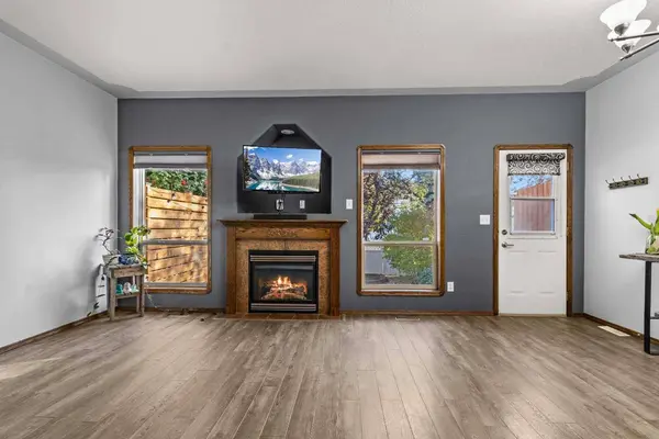 303 Addington DR, Red Deer, AB T4R 3H7